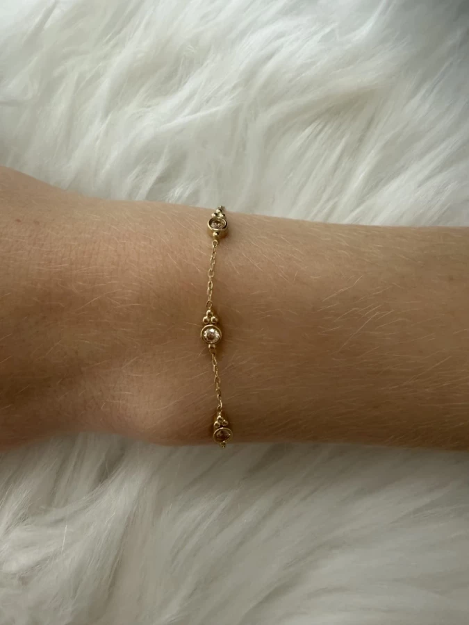 Bracelet dorée 3 pierres beige dorée Nakupenda