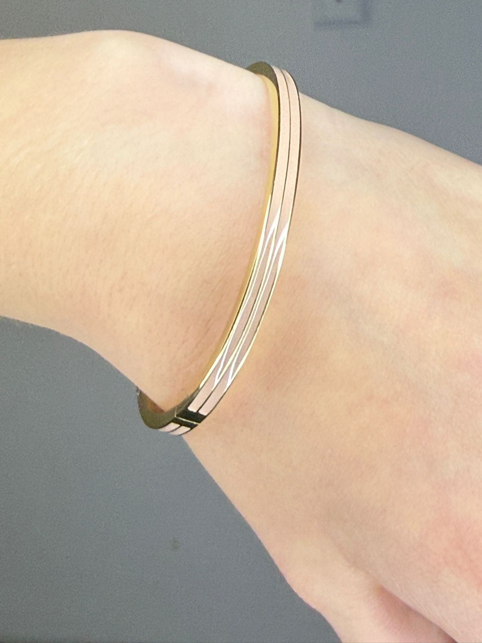 Bracelet jonc doré et beige Nakupenda