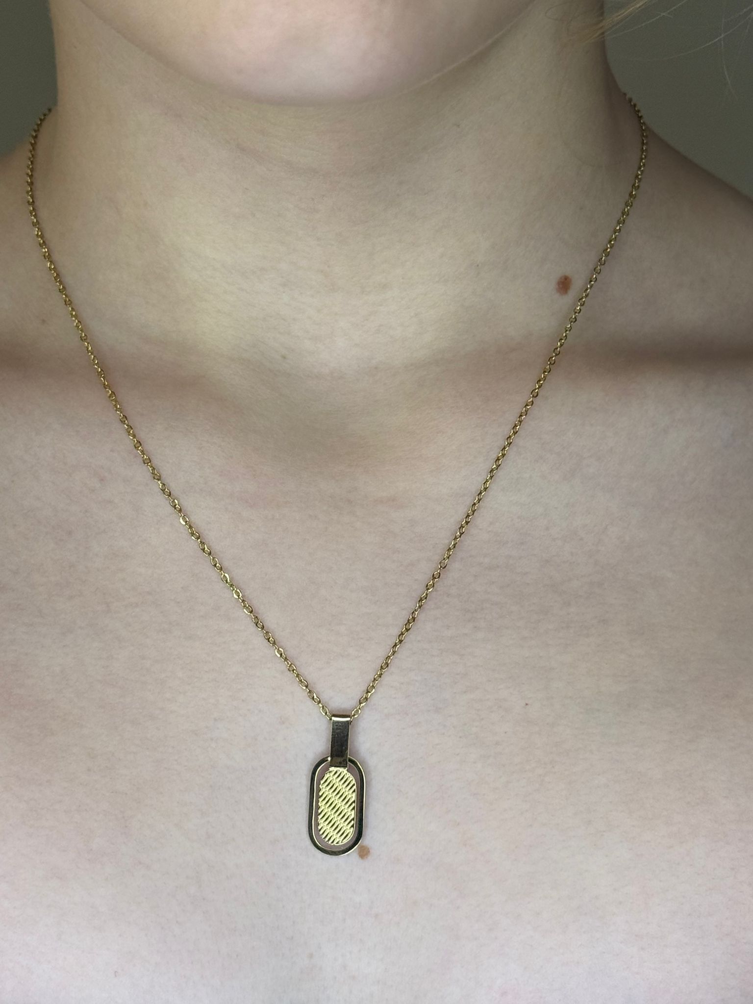 collier pendentif oval doré Nakupenda