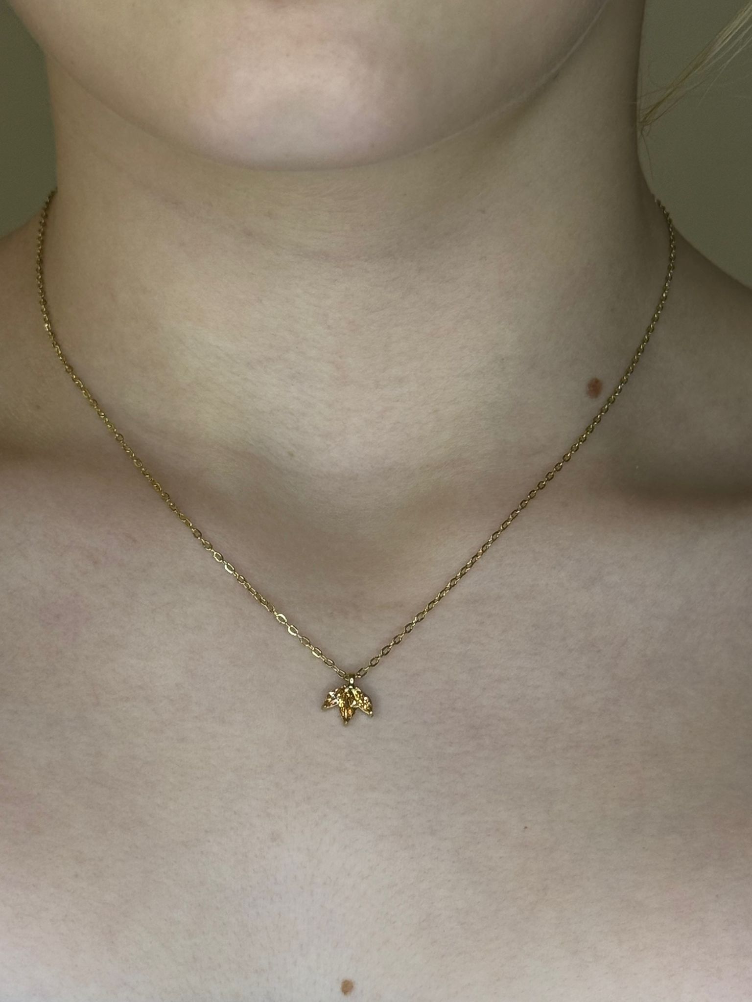 collier pendentif pierre beige Nakupenda